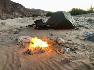 Acampada en el rio Orange en Namibia